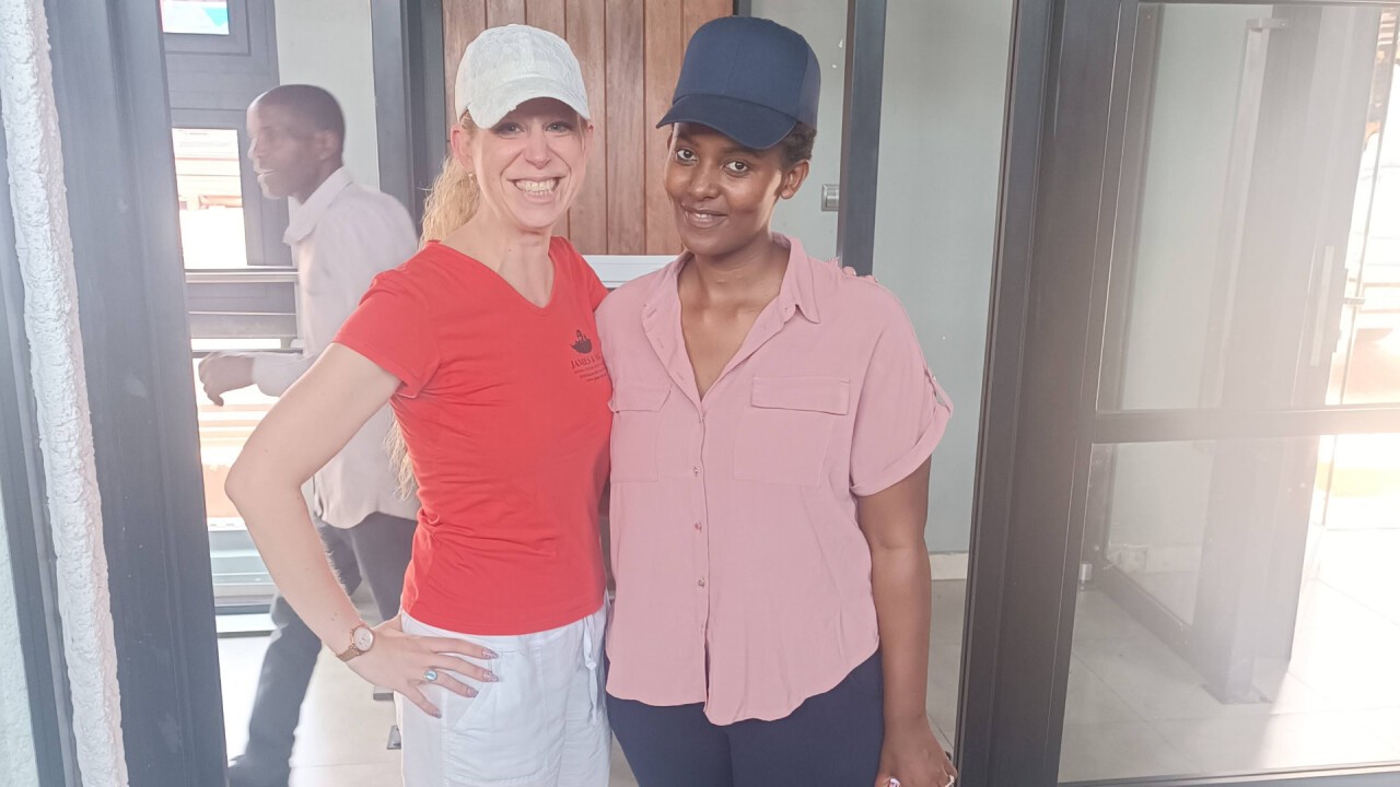 Frauenpower. Die beiden Geschäftsführerinnen Christina (SR Malereiunternehmen) und Marie (Barraka Properties/Kigali).