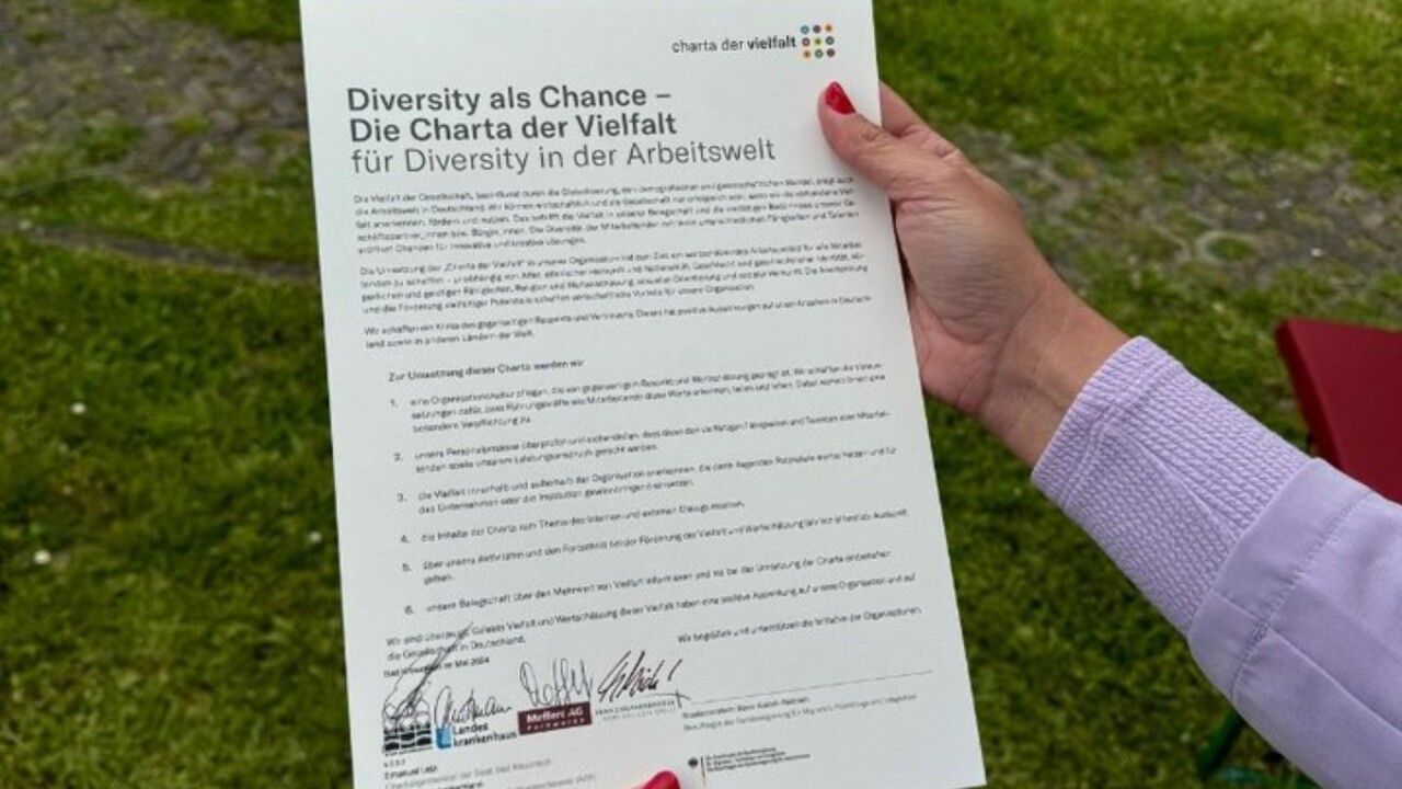 Die Charta der Vielfalt wurde am 28. Mai im Park der Sinne der Klinik Viktoriastift unterzeichnet.