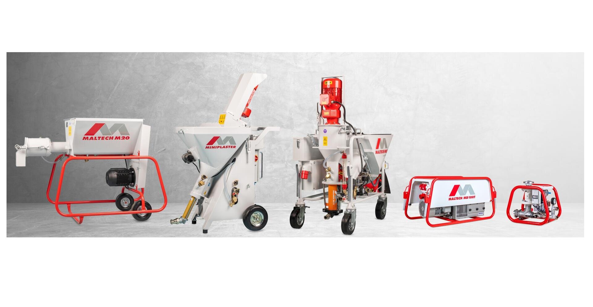 Fünf verschiedene Bau- oder Industriegeräte mit MAI-Branding werden in einer Reihe vor hellgrauem Hintergrund präsentiert. Die Maschinen unterscheiden sich in Größe und Funktion und sind mit Rädern, Motoren und Rohren ausgestattet.