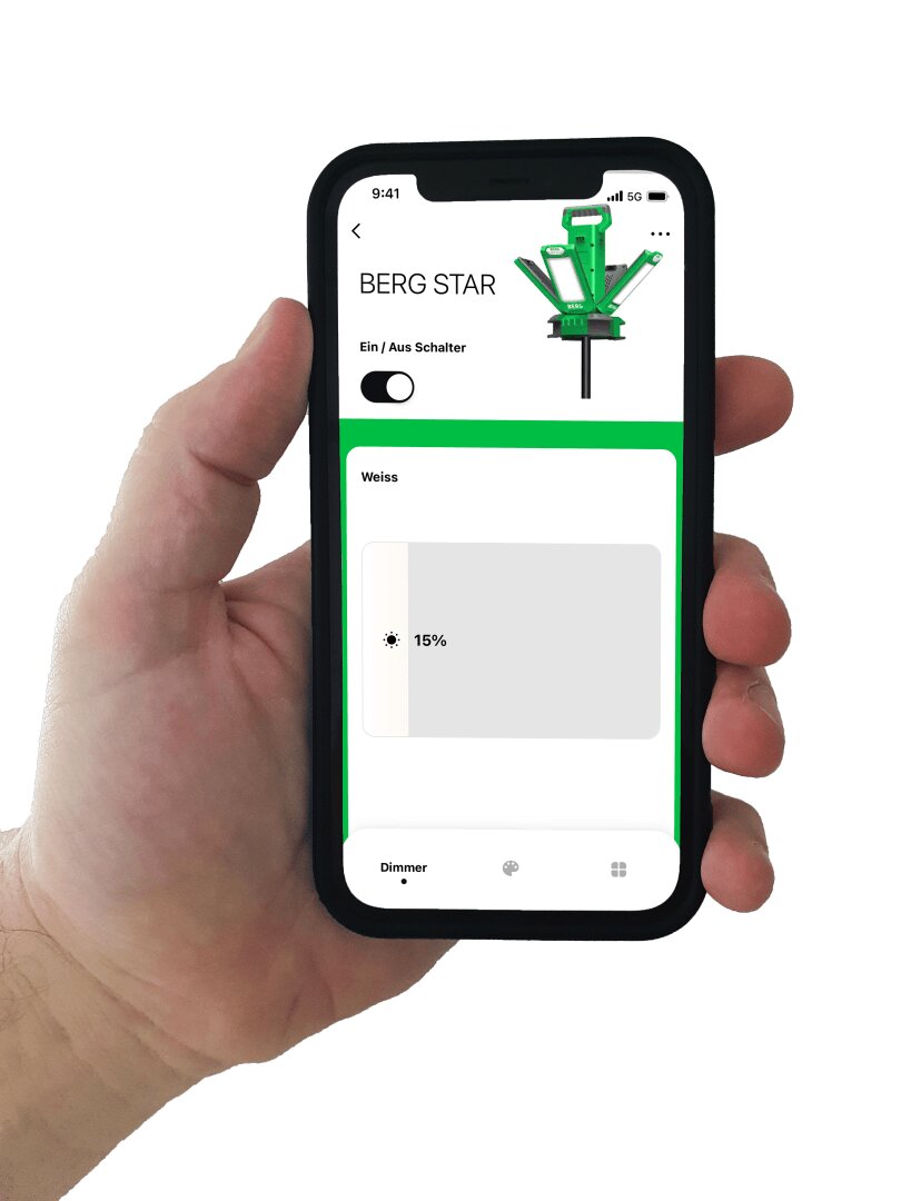 Eine Hand hält ein Smartphone, auf dem ein App-Bildschirm mit einer grünen Geräteabbildung und der Aufschrift „BERG STAR“ angezeigt wird. Die App zeigt einen Kippschalter, eine Helligkeitseinstellung von 15 % und Dimmersteuerungsoptionen.