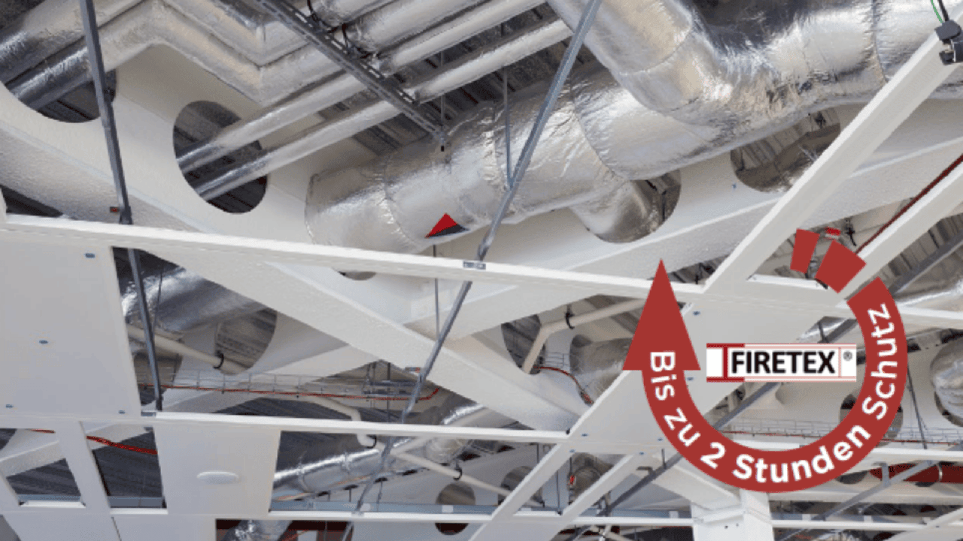 Ceiling with exposed silver ventilation ducts and white structural beams. A red badge in German reads: FIRETEX® Bis zu 2 Stunden Schutz, indicating fire protection for up to 2 hours.
