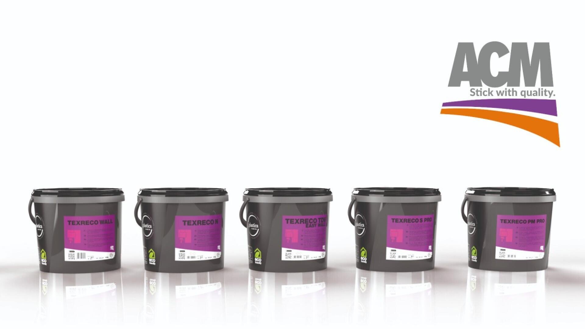 Fünf schwarze Farbeimer mit den Aufschriften TEXRECO WALL und TEXRECO PRO stehen in einer Reihe. Oben rechts ist das ACM-Logo mit dem Slogan „Stick with quality“ zu sehen.